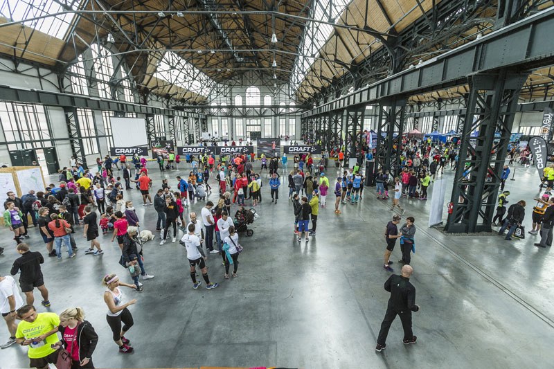 Zázemí Ostravského maratonu v Trojhalí. 