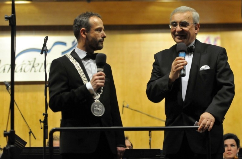 Festival zahájil primátor T. Macura (vlevo).