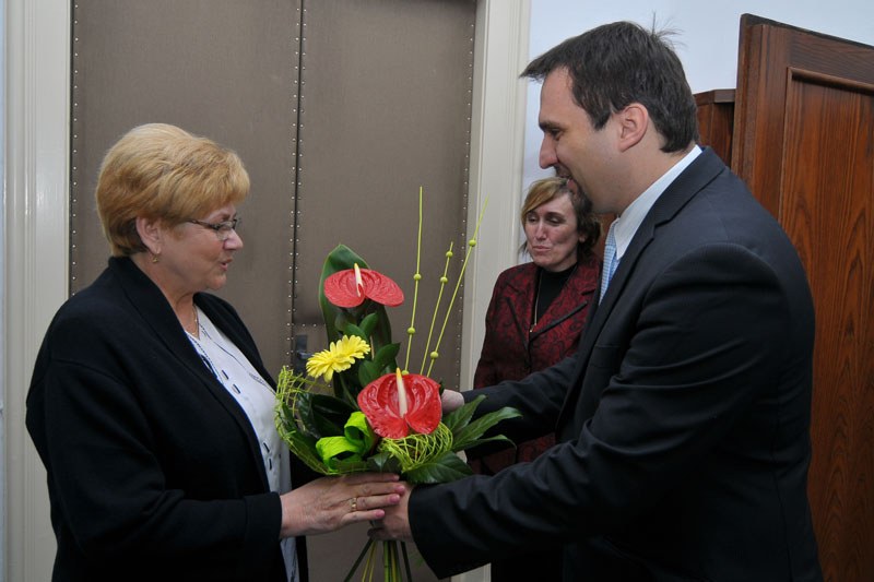 Martin Štěpánek blahopřeje Jarmile Rojkové 