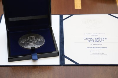Cena města Ostravy je nejvyšším městským vyznamenámím. Foto: Adolf Horsinka