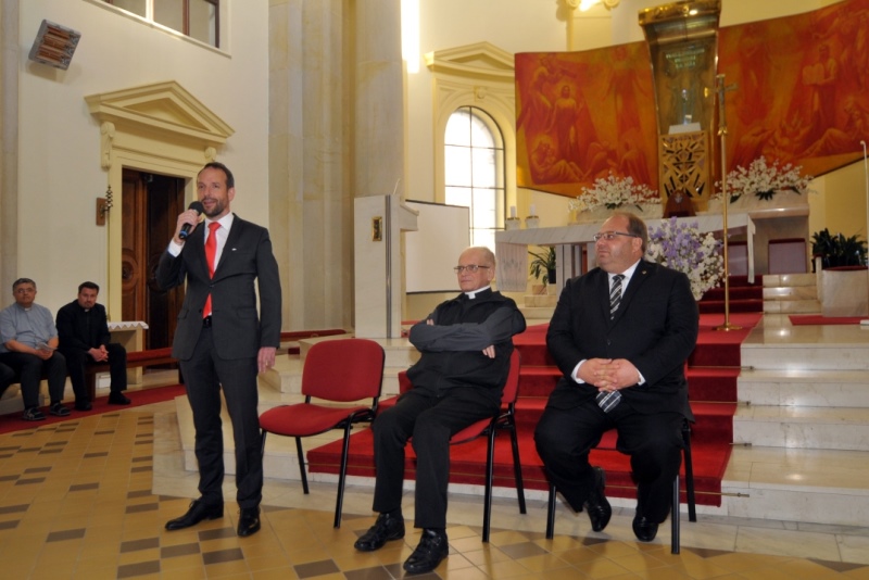 Primátor T. Macura při krátkém proslovu.