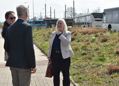 Její Excelence Snøfrid Byrløkken Emterud si nenechala ujít prohlídku ozeleněného terminálu Dubina. Foto: MMO