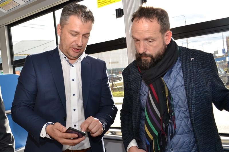 Aplikaci si do mobilu stáhnul i primátor Tomáš Macura. 