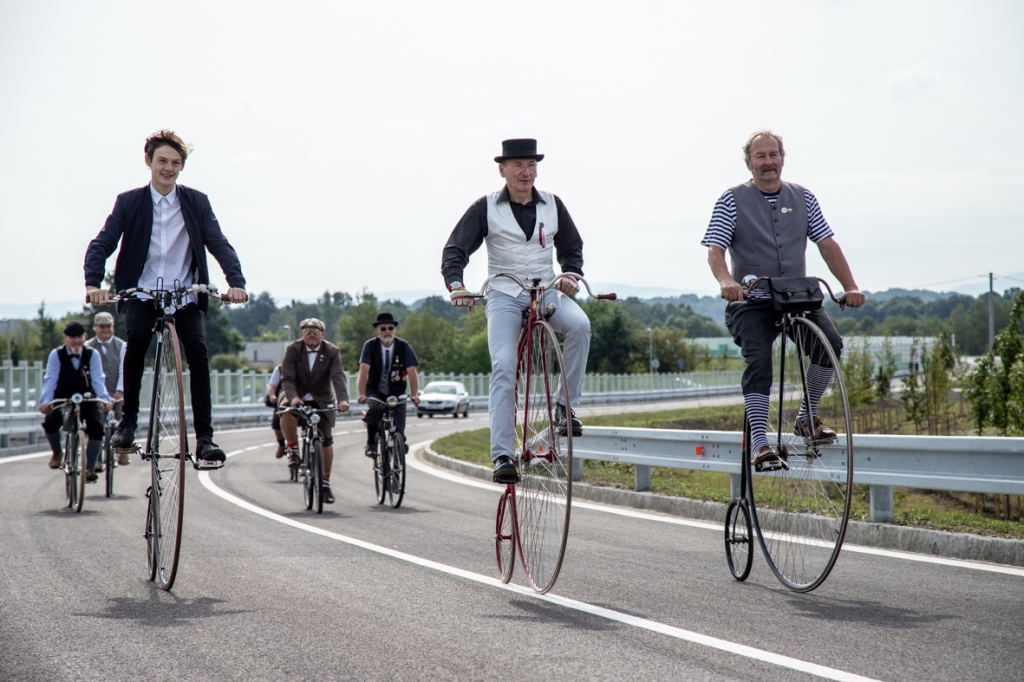 Jako první si silnici vyzkoušeli cyklisté z hrabovského Klubu českých velocipedistů.