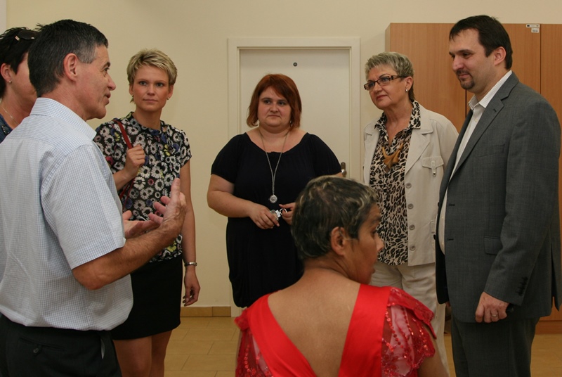 Oficiální hosté v rozhovoru s ředitelem S. Aniolem.