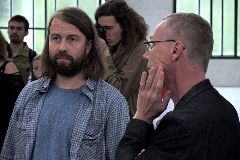 T. Vaněk (vlevo) a M. Pokorný při vernisáži.