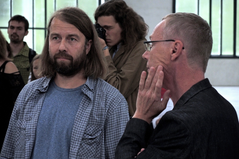 T. Vaněk (vlevo) a M. Pokorný při vernisáži.