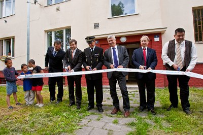 FOTO: Slavnostní přestřižení pásky nového kontaktního místa SNÍMEK: Jiří Zerzoň