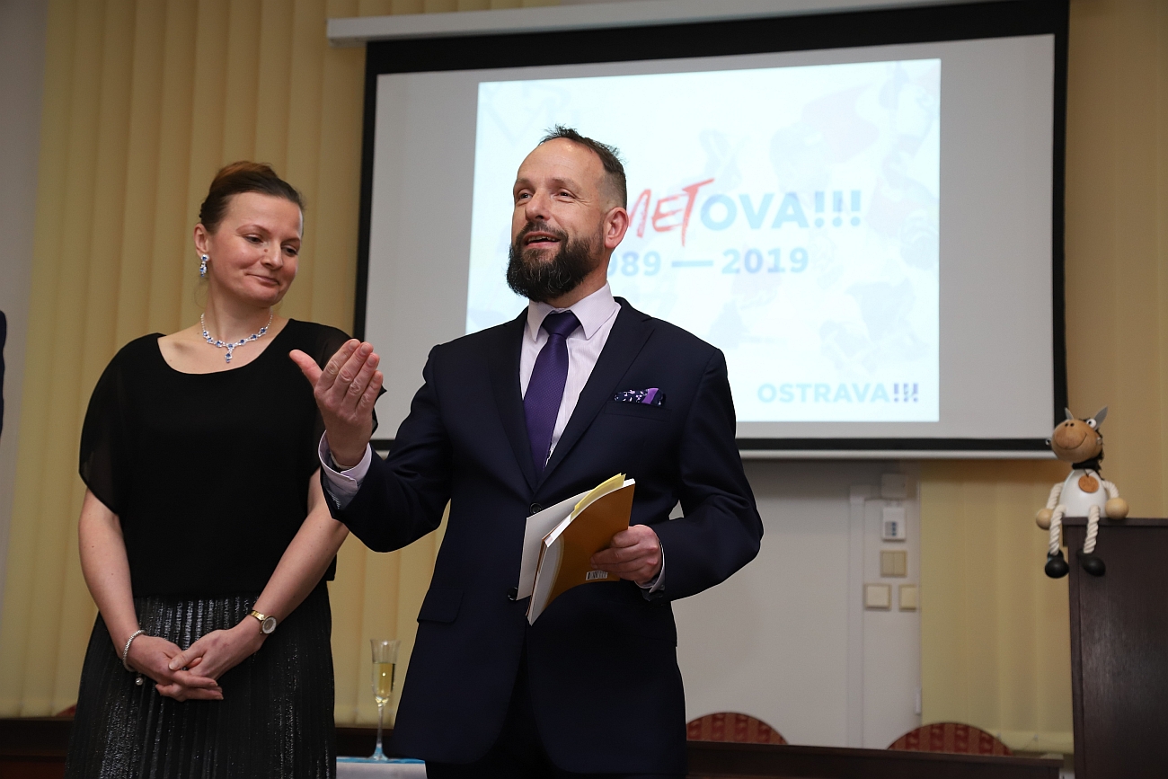 Ostravské kalendárium 2019 pokřtili primátor Tomáš Macura a ředitelka archivu Hana Šústková. Foto: Adolf Horsinka Ostravské kalendárium 2019 pokřtili primátor Tomáš Macura a ředitelka archivu Hana Šústková. Foto: Adolf Horsinka