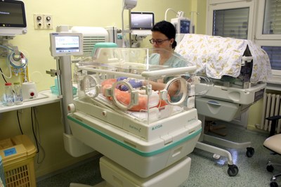 Nový inkubátor v městské nemocnici. Foto: MNOF