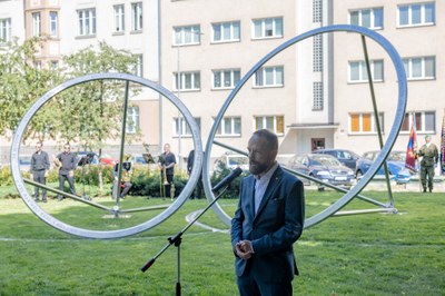 Úvodní slovo primátora Tomáše Macury při odhalení památníku. Foto: Jiří Zerzoň
