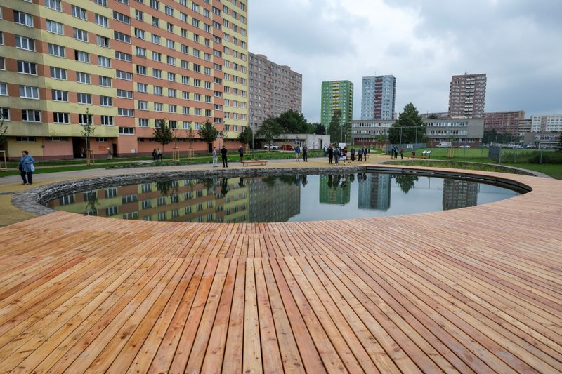 Nový park v nejlidnatější části města nabízí také vodní biotop Nový park v nejlidnatější části města nabízí také vodní biotop