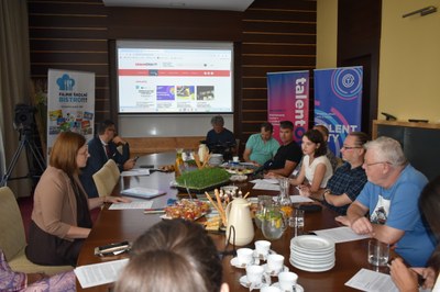 Tisková konference ohledně nového školního roku 2025/26 za účasti náměstkyně primátora Andrey Hoffmannové. Foto: MMO