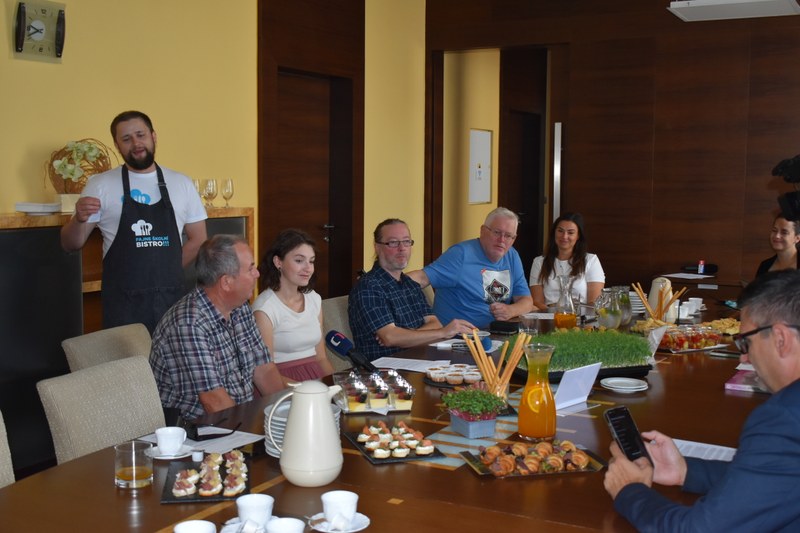 Šéfkuchař Pavel Bláha obeznámil přítomné s recepty z projektu Fajne školní bistro