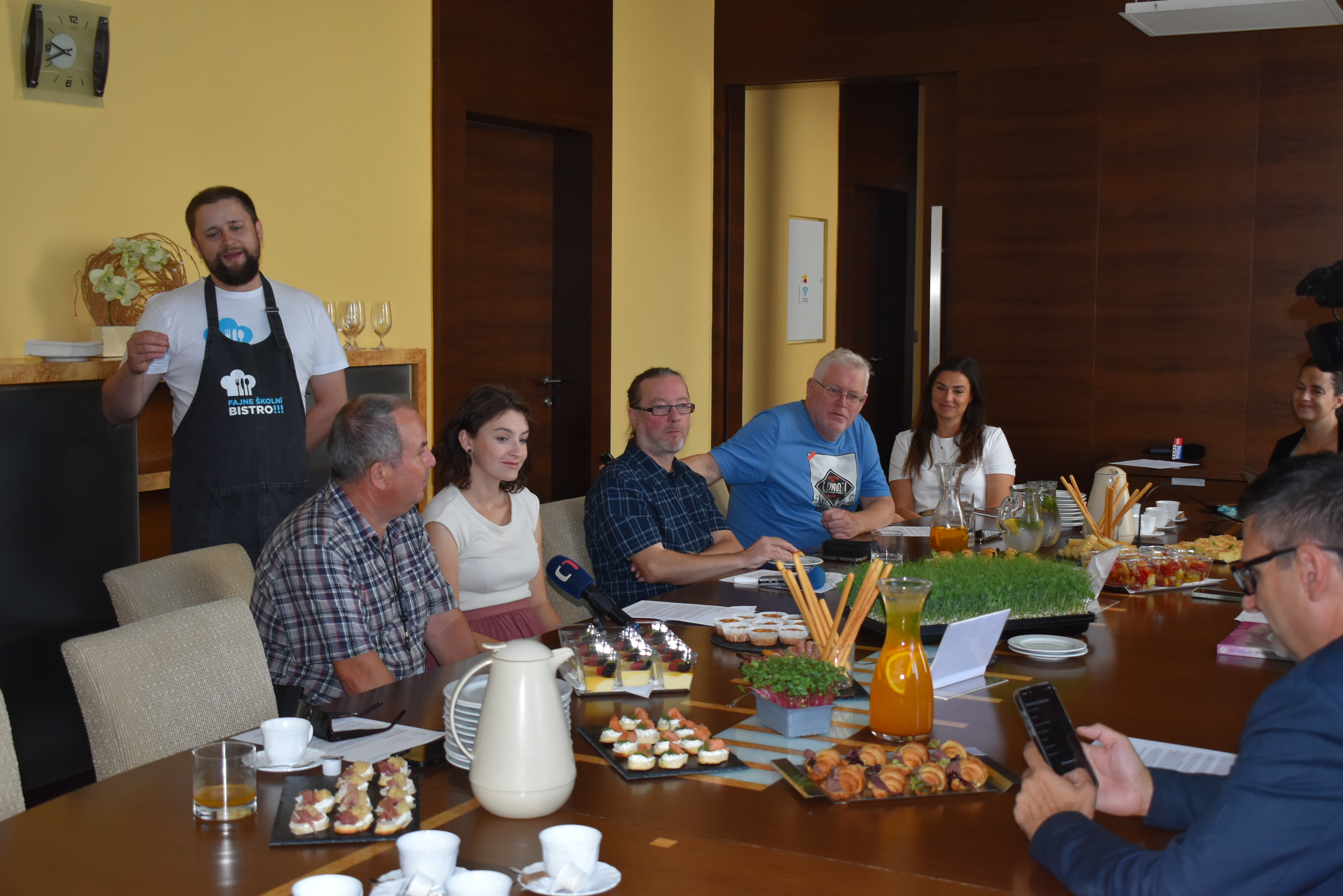 Šéfkuchař Pavel Bláha obeznámil přítomné s recepty z projektu Fajne školní bistro
