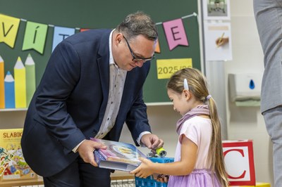 Ostravský primátor Jan Dohnal při vítání prvňáčků. Foto: Jiří Zerzoň