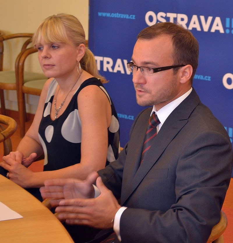 J. Žemla s náměstkyní S. Piperkovou