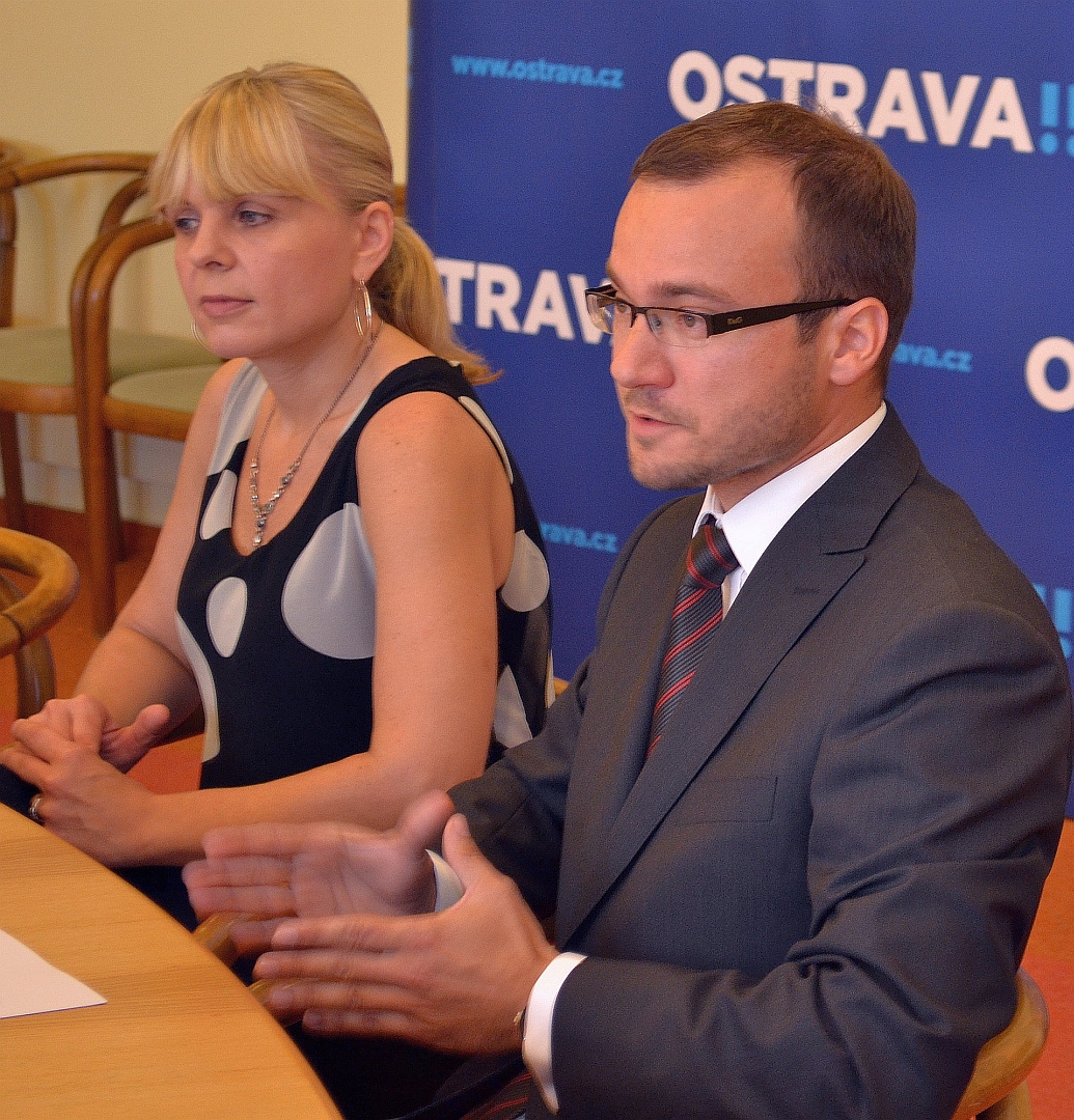 J. Žemla s náměstkyní S. Piperkovou