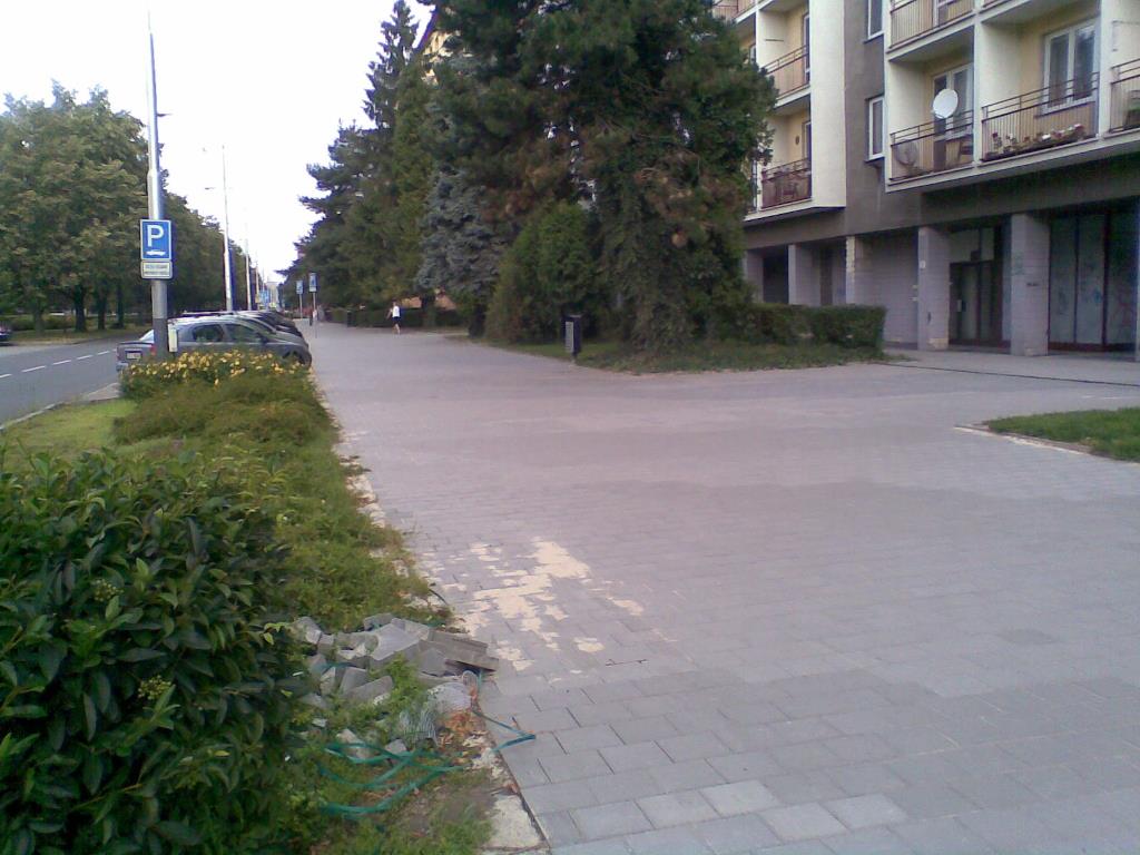 Pomocí aplikace čistáOVA byl nahlášen i nepořádek na Hlavní třídě v Porubě. Foto: cistaova.ostrava.cz  Pomocí aplikace čistáOVA byl nahlášen i nepořádek na Hlavní třídě v Porubě. Foto: cistaova.ostrava.cz