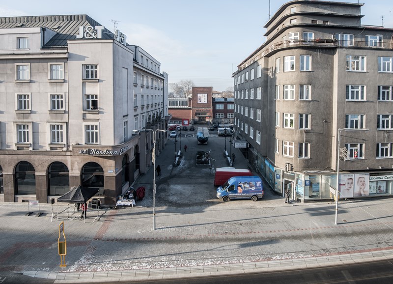 Pohled do Umělecké ulice, v pozadí Dům umění. Foto: L. Kaboň