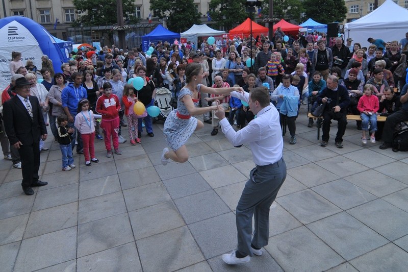 Kdo chtěl, mohl si na Prokešově náměstí i s chutí zatančit.