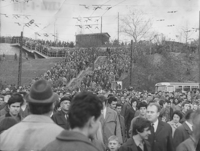„Staré" Bazaly v obležení fotbalových fanoušků. Foto: Zdeněk Bernadt