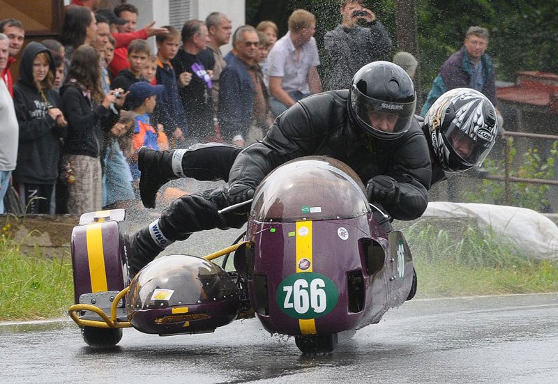 V programu jsou i závody sajdkár