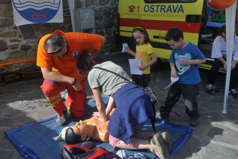 Kde má člověk možnost vyzkoušet si první pomoc na figuríně?