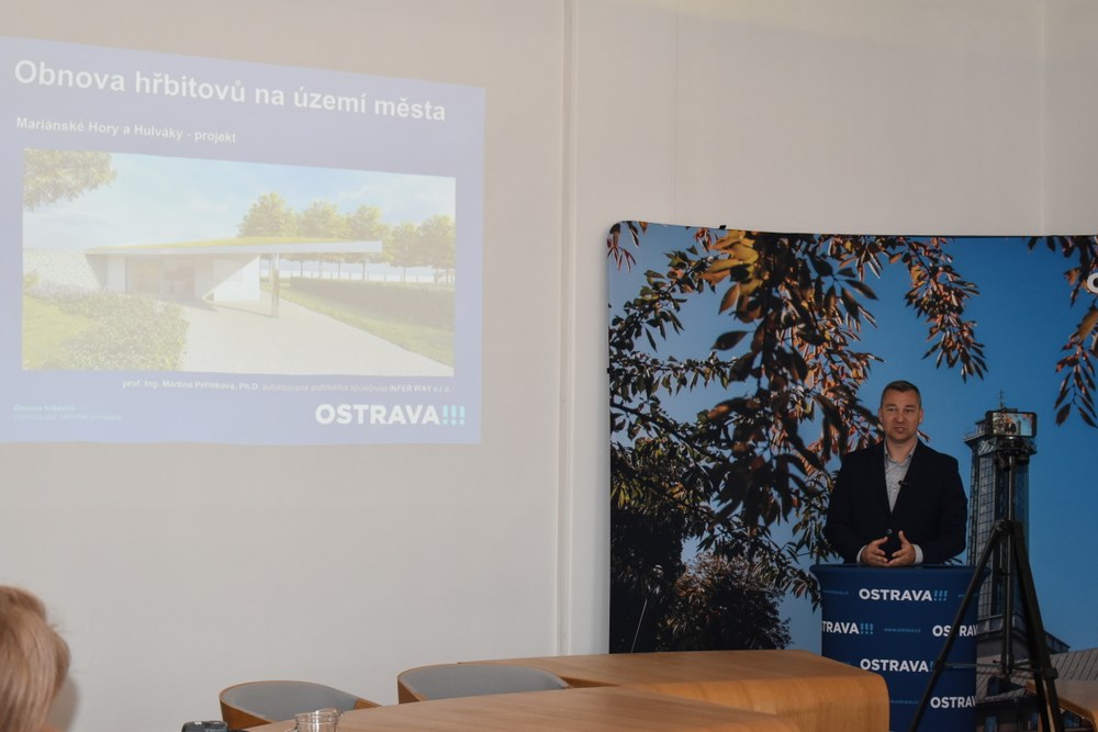 Náměstek primátora Aleš Boháč v průběhu tiskové konference k obnově hřbitovů. Foto: MMO Náměstek primátora Aleš Boháč v průběhu tiskové konference k obnově hřbitovů. Foto: MMO
