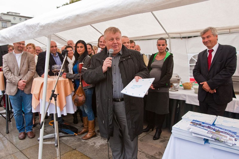 Obrazy ze sympozia VÍTKOVICE SMALT ART před radnicí Obrazy ze sympozia VÍTKOVICE SMALT ART před radnicí