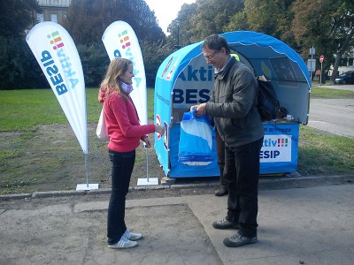 Odměny účastníkům fotografické soutěže předával ostravský cyklokoordinátor Martin Krejčí. Foto: M. Navrátilová