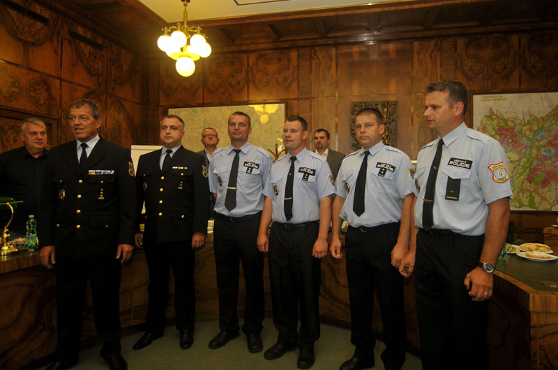 Zleva Z. Harazim a ocenění J. Samek, D. Orsag, T. Novák, L. Zedníček, M. Holý. Foto: J. Urban