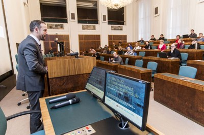 Primátor Tomáš Macura zahajuje 7. konferenci „I mlčení je lež“. Foto: J. Zerzoň