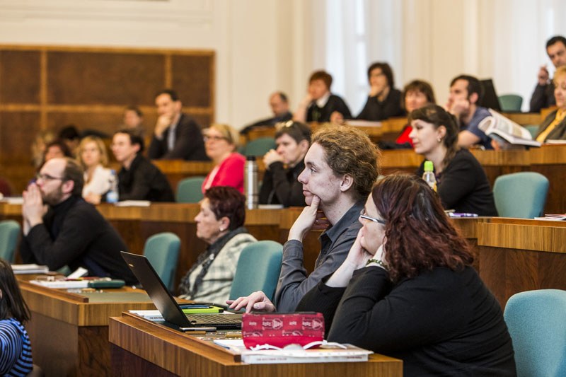 Pohled do pléna konference o výuce novodobých dějin.