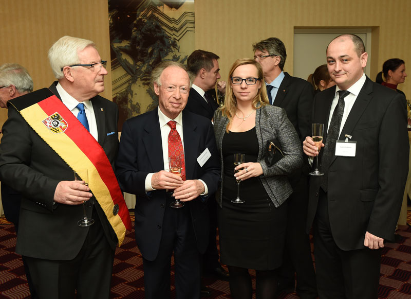 R. Babinec (1. zprava) mezi čestnými hosty.