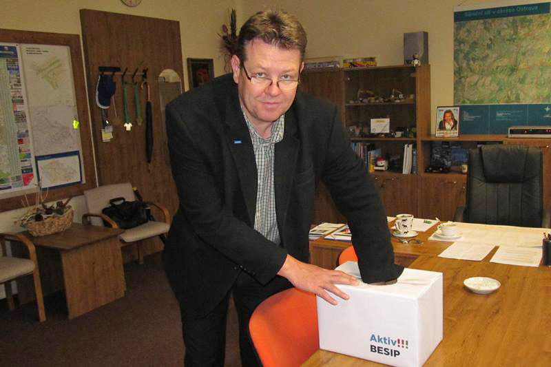 Losování se zhostil vedoucí odboru dopravy MMO Břetislav Glumbík.