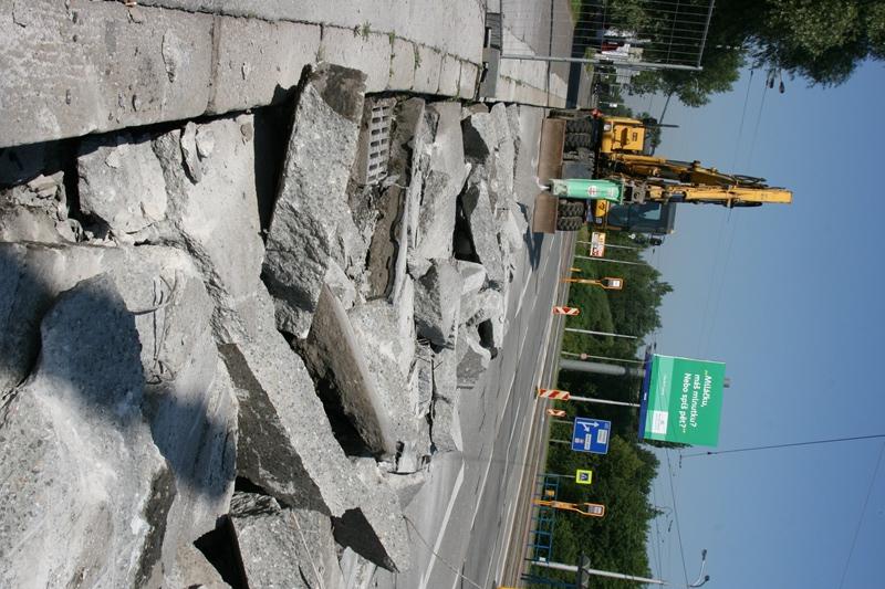 Práce probíhaly i na ul. 28. října u zastávky U vodárny.