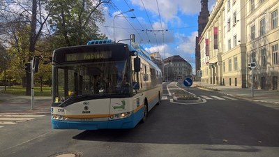 Frekventovaná dopravní tepna v centru města po rekonstrukci. Foto: H. Oborilová.