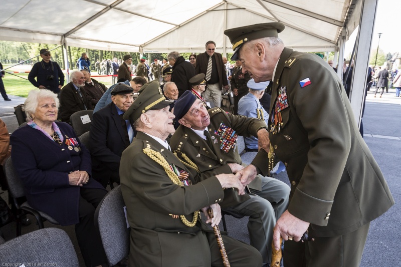Na pietním aktu v Komenského sadech se sejdou váleční veteráni a osvoboditelé Ostravy. Foto: Jiří Zerzoň