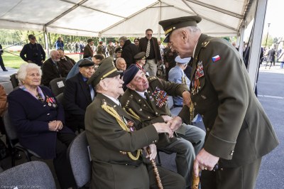 Na pietním aktu v Komenského sadech se sejdou váleční veteráni a osvoboditelé Ostravy. Foto: Jiří Zerzoň