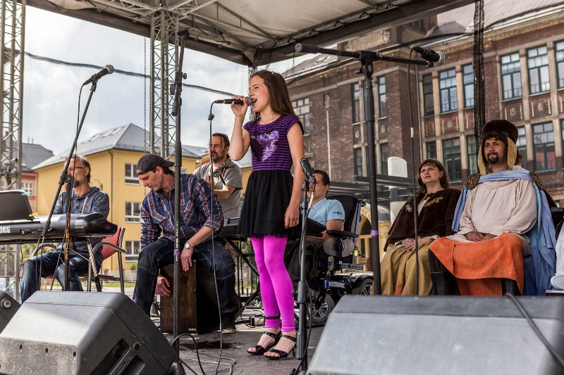 Na scéně se objevily i mladé talentované zpěvačky.