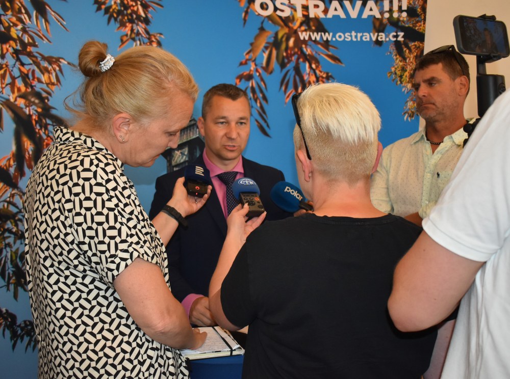 Náměstek primátora Aleš Boháč na tiskové konferenci o zasedání městského zastupitelstva. Foto: MMO