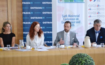 Tisková konference k 6. Ministerské konferenci WHO. Zleva: náměstkyně primátora Kateřina Šebestová, tisková mluvčí magistrátu Andrea Vojkovská, primátor Tomáš Macura a hejtman Ivo Vondrák. Foto: R. Stejskal 