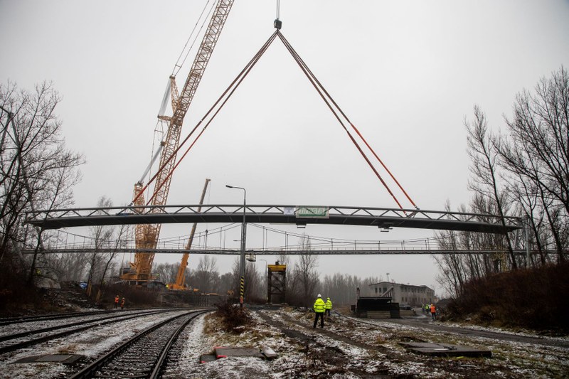 Ostrava bude mít originální lávku přes Ostravici, začala její instalace Ostrava bude mít originální lávku přes Ostravici, začala její instalace