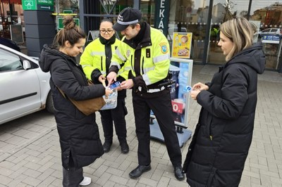 Ostravští strážníci při jedné z mnoha preventivních akcí. Foto: MPO
