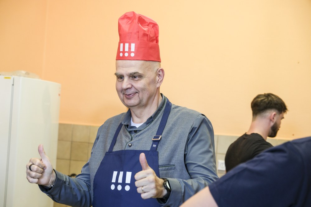 Radost z pečení v podání radního Petra Veselky Radost z pečení v podání radního Petra Veselky