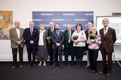 Nominovaní za rok 2017 při focení s primátorem Tomášem Macurou. Snímek Lukáš Kaboň