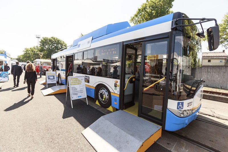 Trolejbus z vozového parku DPO.