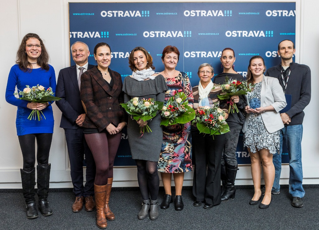 Ocenění dobrovolníci za rok 2018. Zleva: Lenka Černínová, náměstci primátora Zbyněk Pražák a Andrea Hoffmannová, Alexandra Schwarzová, Jarmila Jusková, Marie Matějková, Veronika Šutová, Barbora Seidlerová a Tomáš Grygier. Foto: Jiří Zerzoň