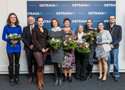 Ocenění dobrovolníci za rok 2018. Zleva: Lenka Černínová, náměstci primátora Zbyněk Pražák a Andrea Hoffmannová, Alexandra Schwarzová, Jarmila Jusková, Marie Matějková, Veronika Šutová, Barbora Seidlerová a Tomáš Grygier. Foto: Jiří Zerzoň